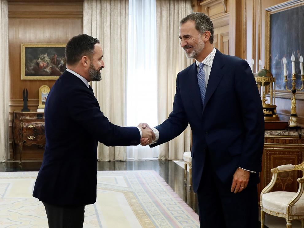 El líder de Vox, Santiago Abascal, se reúne con Felipe VI en el Palacio de la Zarzuela.