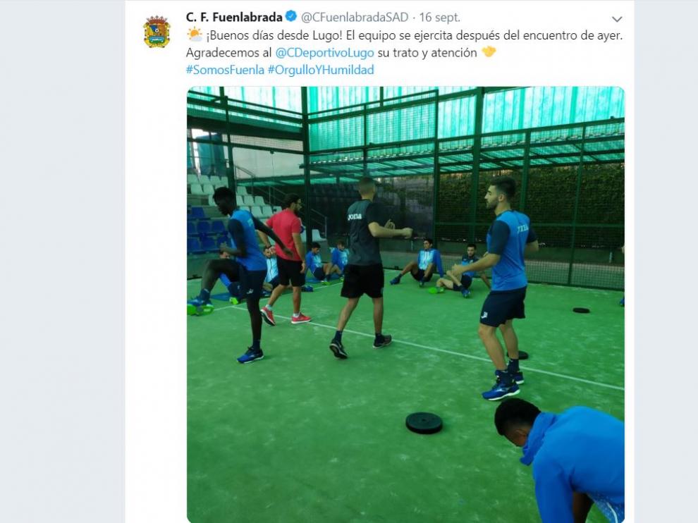 Captura del Twitter del Fuenlabrada CF, donde se ve la información que el propio club madrileño colgó ayer lunes a las 10.19 de la mañana informando del entrenamiento previo al viaje de vuelta a Madrid. Ahí no se citó nada del proceso vírico que ahora se esgrime para suspender el partido con el Real Zaragoza mañana miércoles.