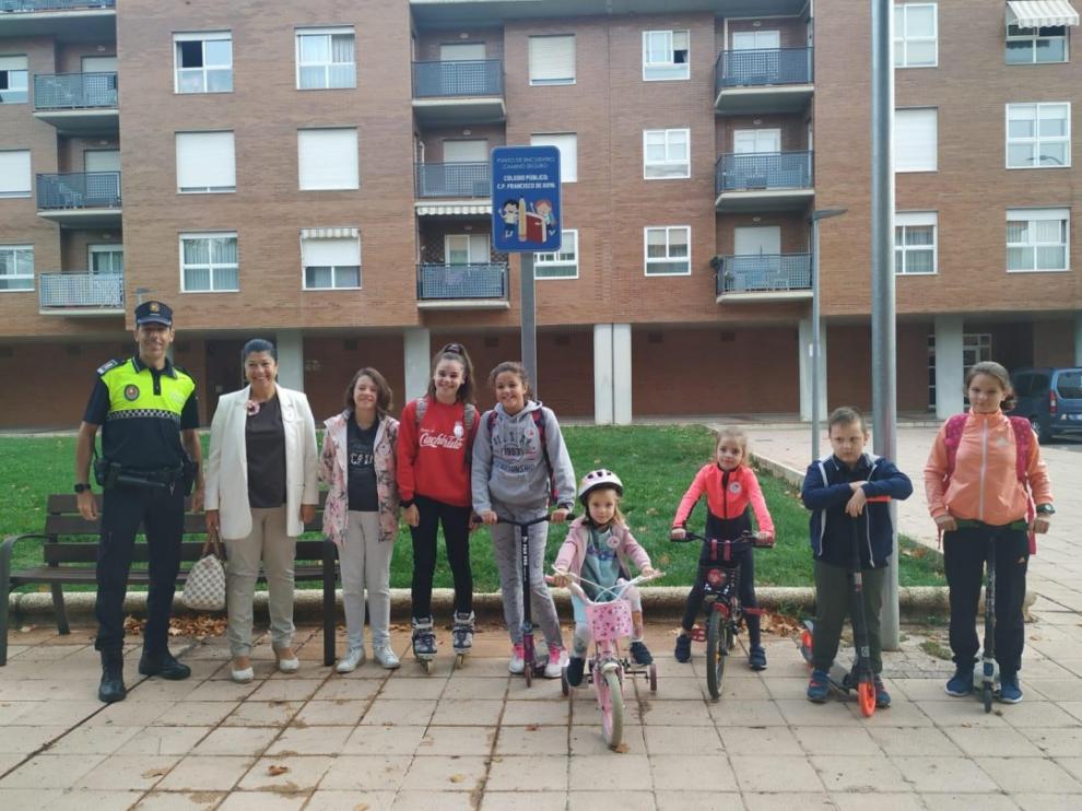 Los primeros niños y niñas en estrenar las rutas escolares