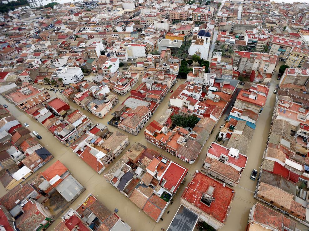 Imagen aérea de la ciudad de Dolores (Alicante) inundada a causa del desbordamiento del río Segura por la Gota Fría
