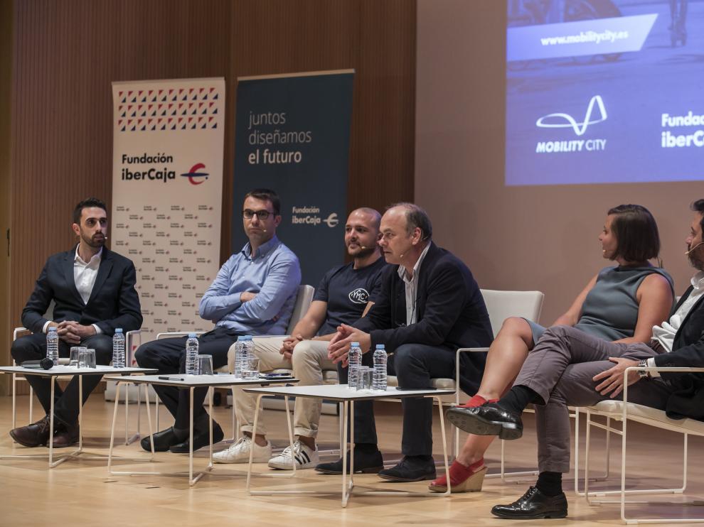 Imagen de los representantes de las empresas durante la ponencia
