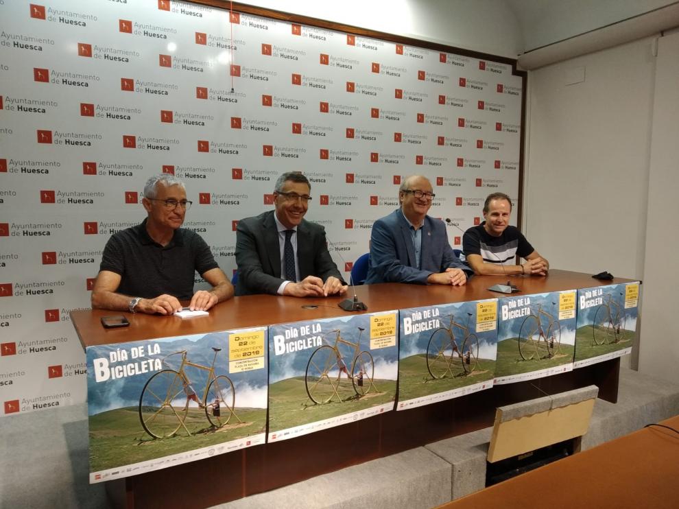 Actos de presentación del Día de la Bici en Huesca.