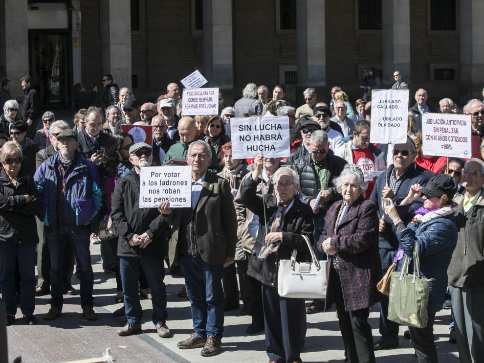 Imagen de una concentración en defensa de las pensiones.