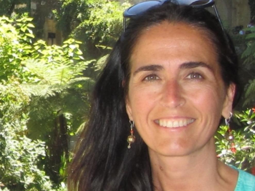 Nacida en Huesca en 1970, Isabel Casasús estudió Veterinaria en la Universidad de Zaragoza y obtuvo su doctorado en 1998.
