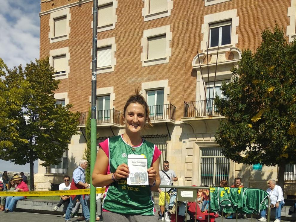 La lanzadora de saco Mónica Ferrer, tras batir el récord de la especialidad.