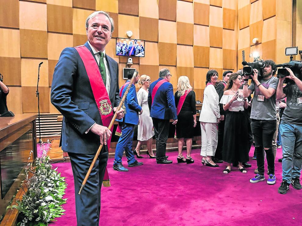 Jorge Azcón, el pasado 15 de junio, en el salón de plenos del Ayuntamiento de Zaragoza tras su investidura como alcalde.