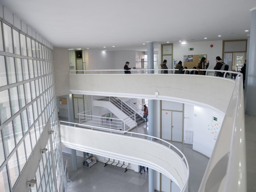 Alumnos en la Facultad de Ciencias Sociales del campus de Teruel.