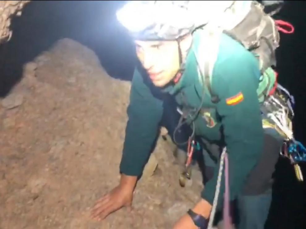 Imagen del rescate nocturno en los Mallos de Riglos, que se alargó hasta las 5.00 de la madrugada.