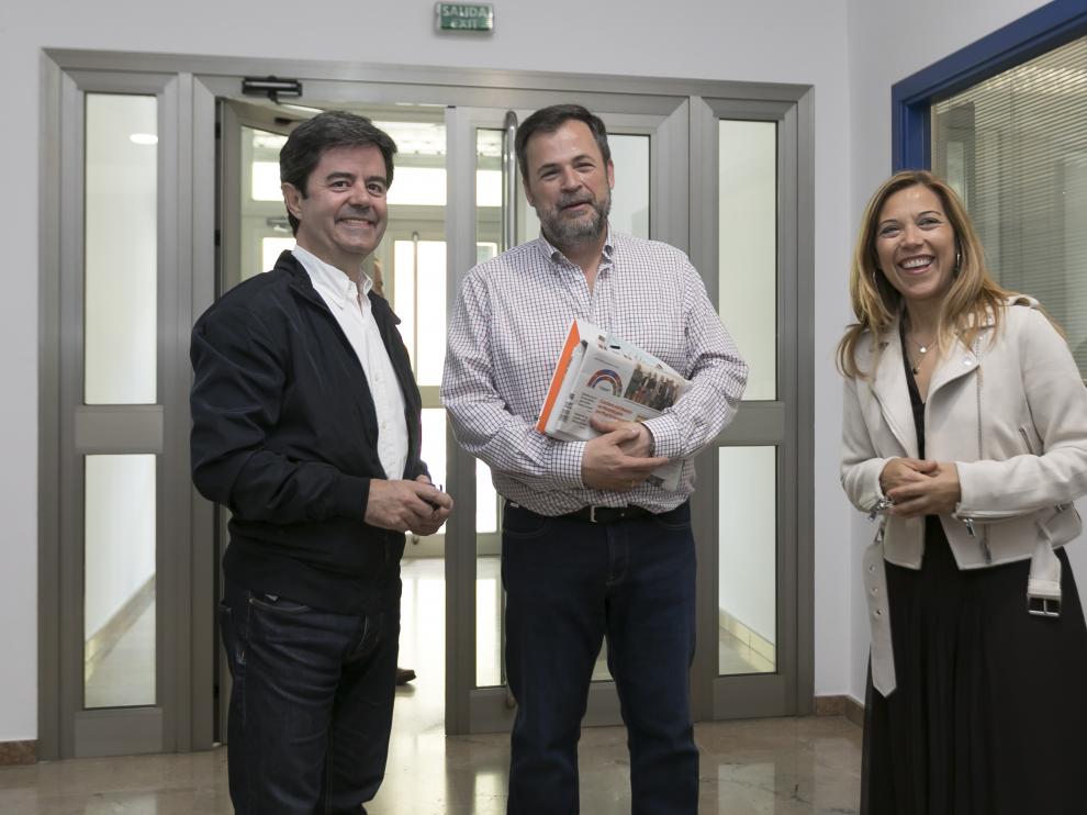 Luis Felipe, José Luis Cadena y Ana Alós (de izquierda a derecha) al día siguiente de las elecciones municipales.