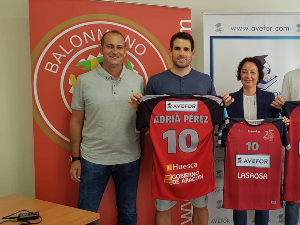 La academia Avefor patrocina al filial y al jugador Adrià Pérez.
