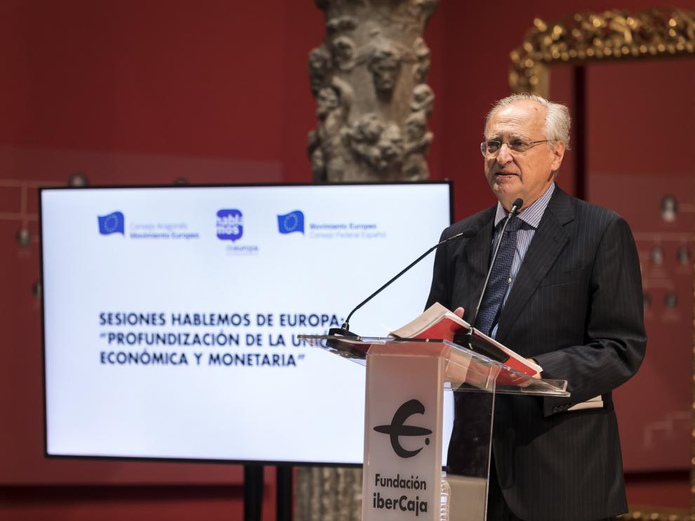 El presidente del Consejo Federal Español del Movimiento Europeo, Francisco Aldecoa Luzárraga, durante su intervención en el Patio de la Infanta.