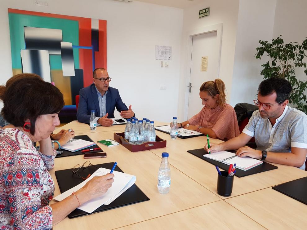 Representantes de CSIF Aragón se han reunido este martes con el consejero de Educación, Felipe Faci.