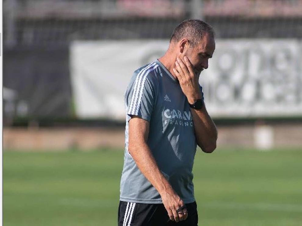 Víctor Fernández, pensativo en la Ciudad Deportiva.