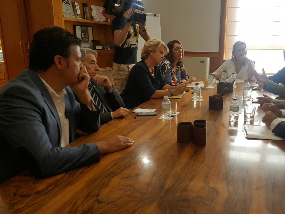 La consejera de Economía, Marta Gastón, se ha reunido hoy con los máximos responsables de CEOE y Cepyme y también UGT y CC. OO. Aragón
