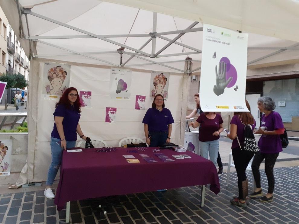El punto violeta se instaló en el centro de Alcañiz.