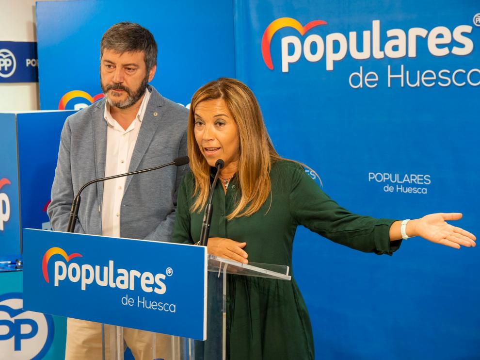 Gerardo Oliván y Ana Alós durante la rueda de prensa de este jueves.
