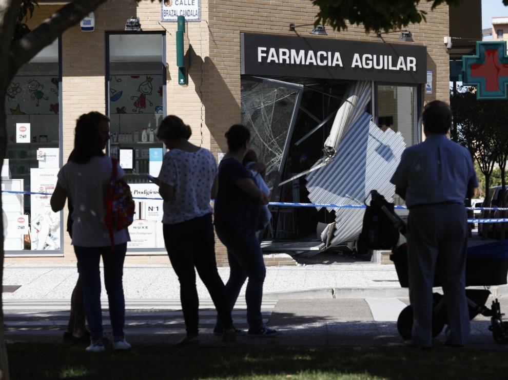 Detenido un conductor ebrio tras empotrarse contra una farmacia en Santa Isabel