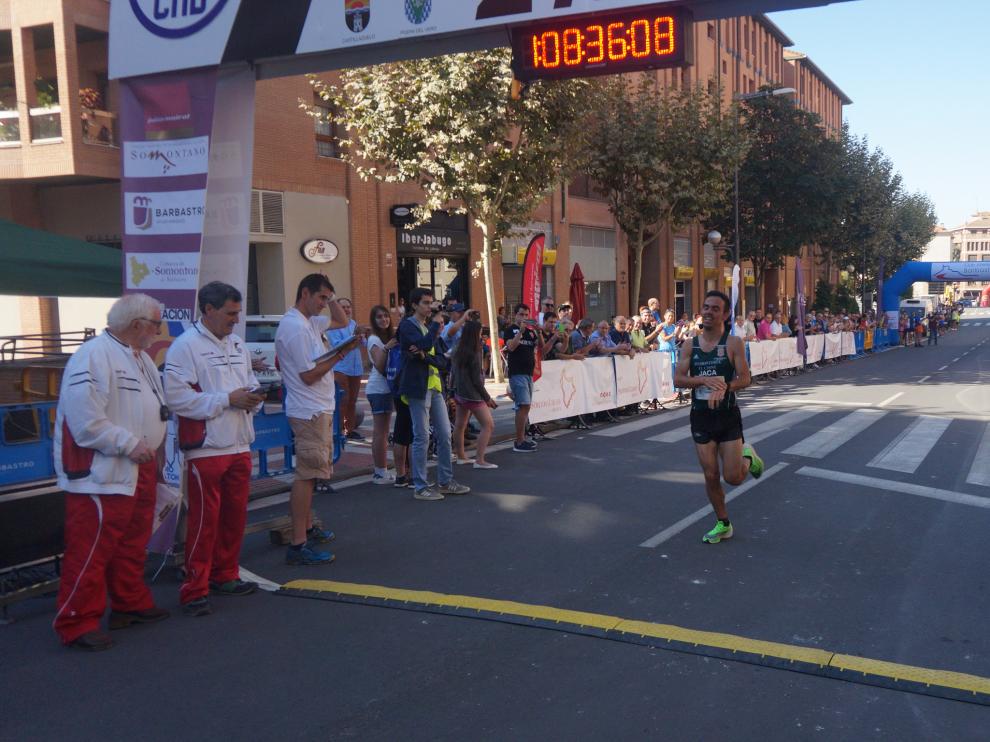 Alberto Puyuelo entrando en meta