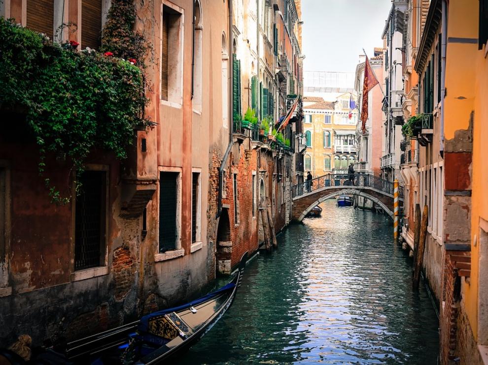 Uno de los pequeños canales de Venecia