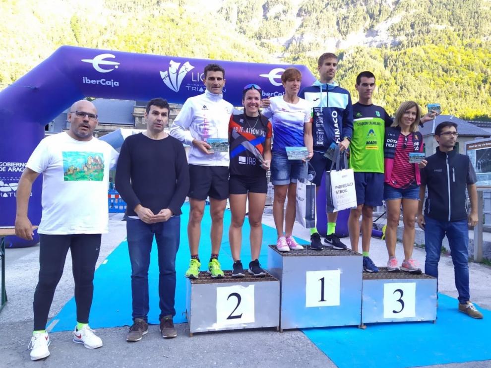 Podios masculino y femenino del III Duatlón Cros Estación de Canfranc