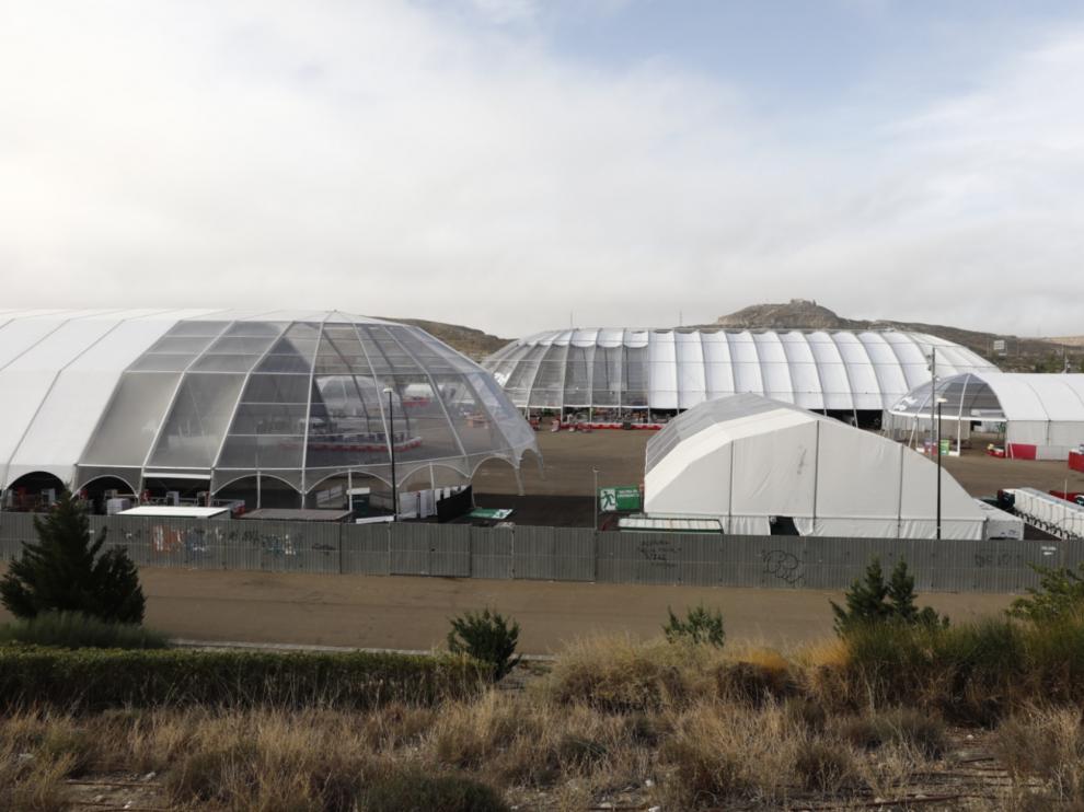 Montaje de la carpa del Espacio Zity, en Valdespartera,