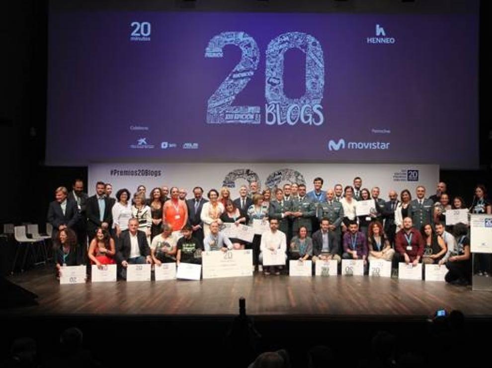 Foto de grupo de los galardonados y las autoridades tras la gala