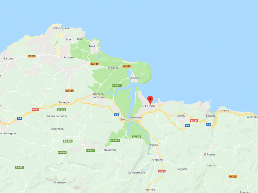 El Centro de Gestión de Emergencias 112 recibió la llamada de aviso sobre las 1.55 de este viernes, realizada por un vecino que alertaba de que salía humo por la puerta y la ventana del piso.
