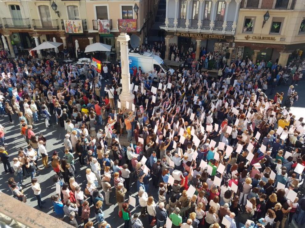 La plaza del Torico de Teruel durante el paro de cinco minutos este viernes
