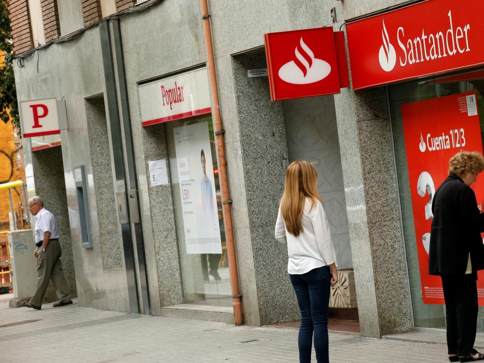 Oficinas del Banco Santander y Popular.