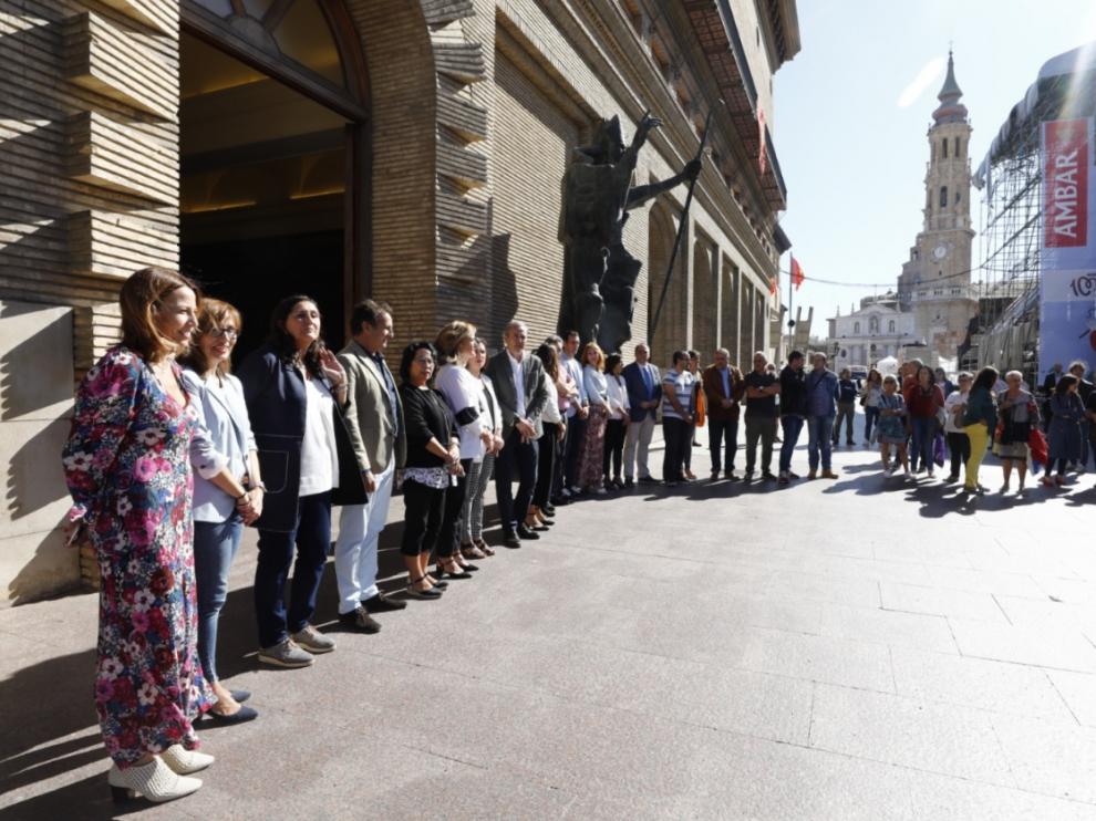 Un momento de la concentración de la España Vaciada en la plaza del Pilar.