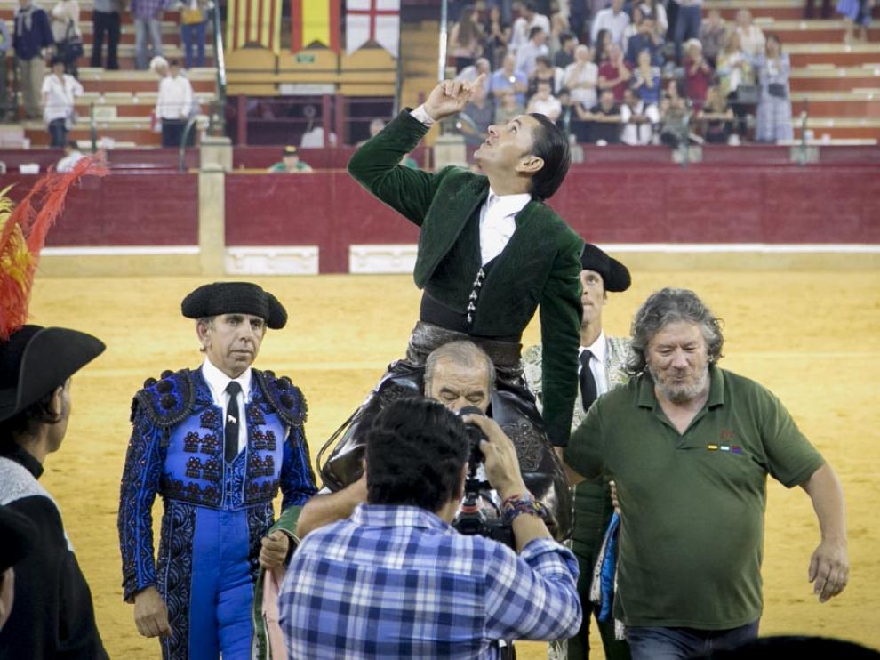 El rejonador Diego Ventura cortó tres orejas y salió a hombros por la Puerta Grande