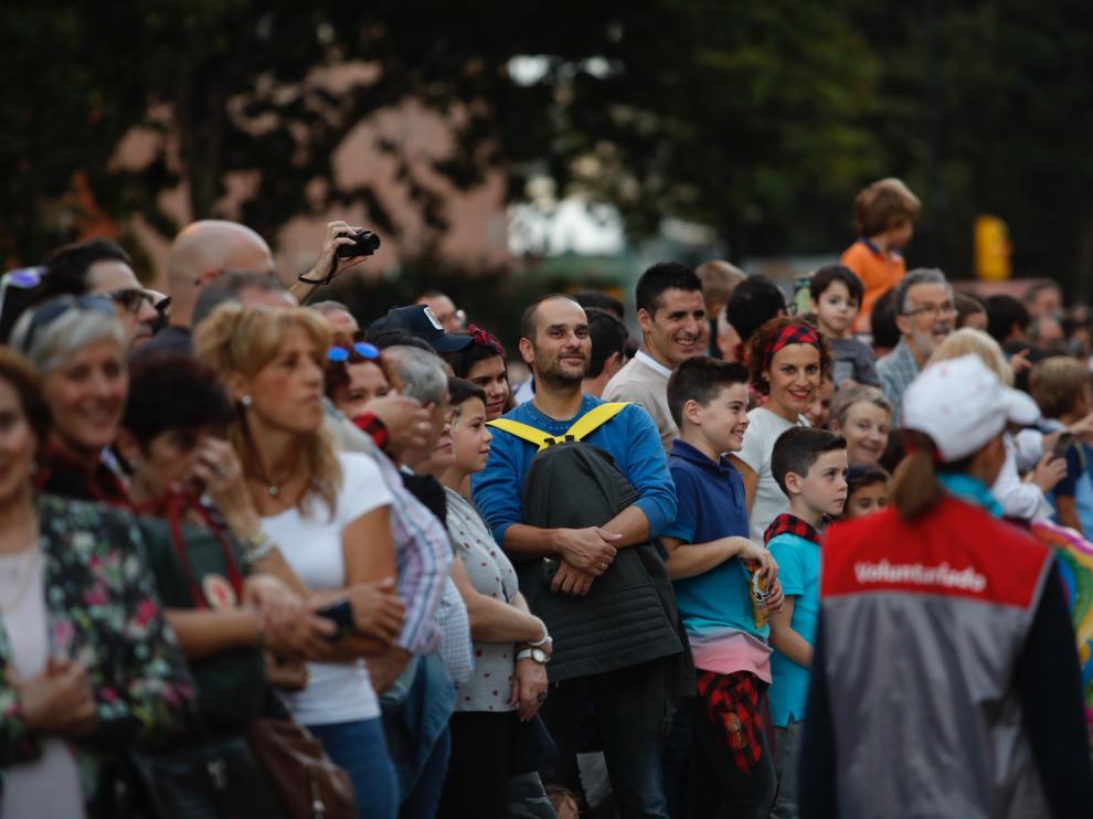 Imágenes del pasacalles del pregón de las Fiestas del Pilar 2019 en Zaragoza.