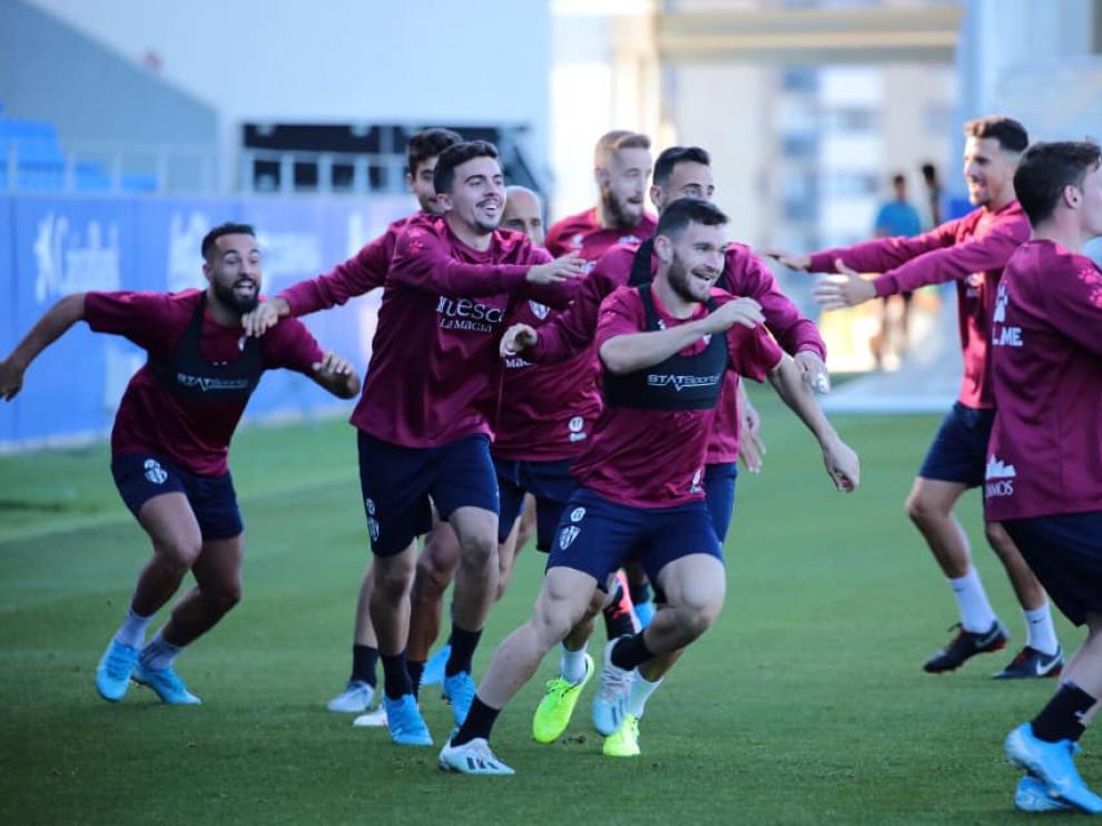 Los jugadores de la SD Huesca, durante el entrenamiento a puerta cerrada del sábado.