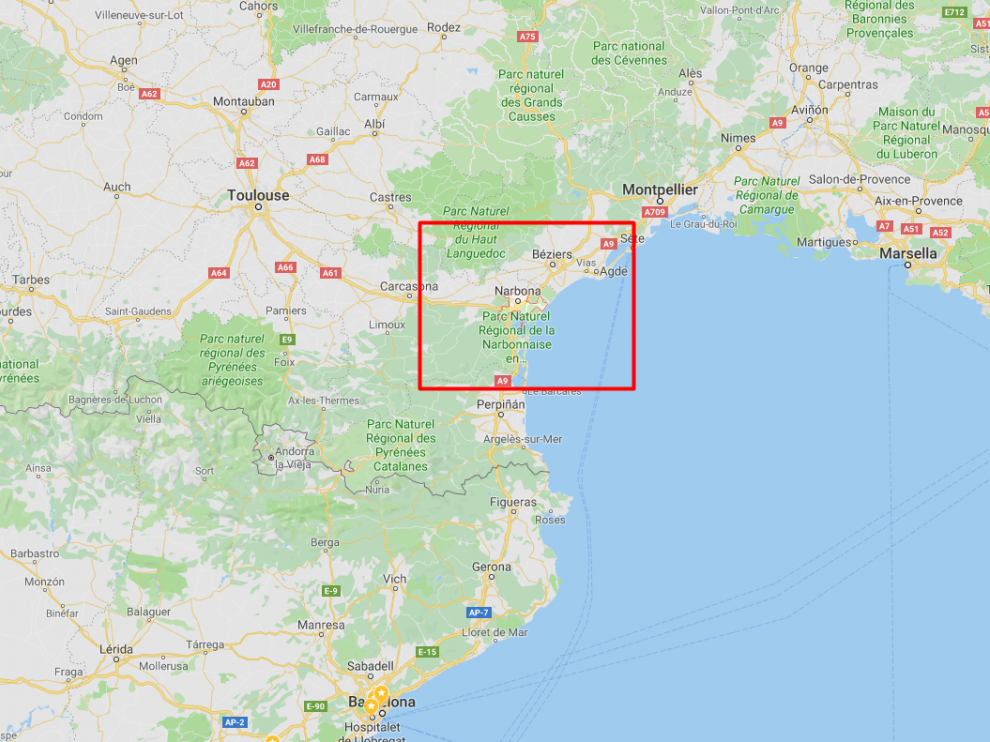 El accidente se ha producido en torno a las 12.46 horas de este domingo en las proximidades de la localidad francesa de Narbona, y el autobús transportaba a 28 pasajeros y al conductor.