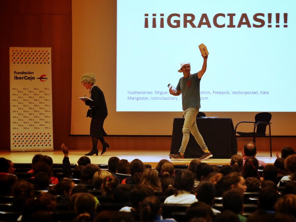 Actores de la obra de teatro sobre finanzas báscias en Ibercaja.