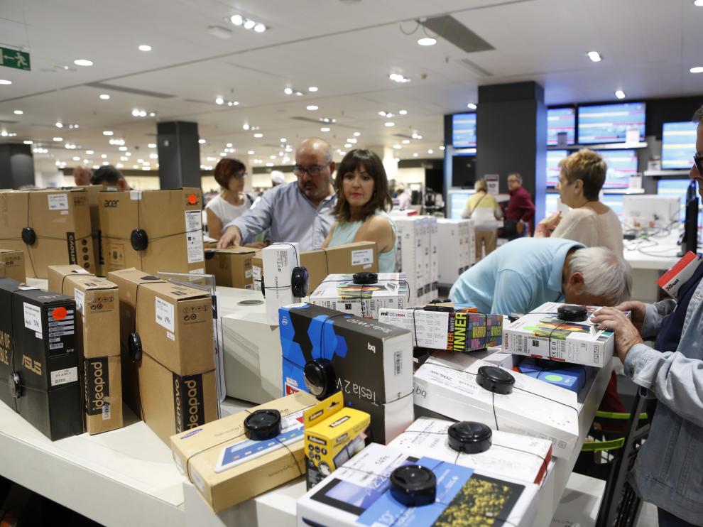 Este lunes ha abierto sus puertas el nuevo oulet de El Corte Inglés, que se ubica en las instalaciones de Gran Casa