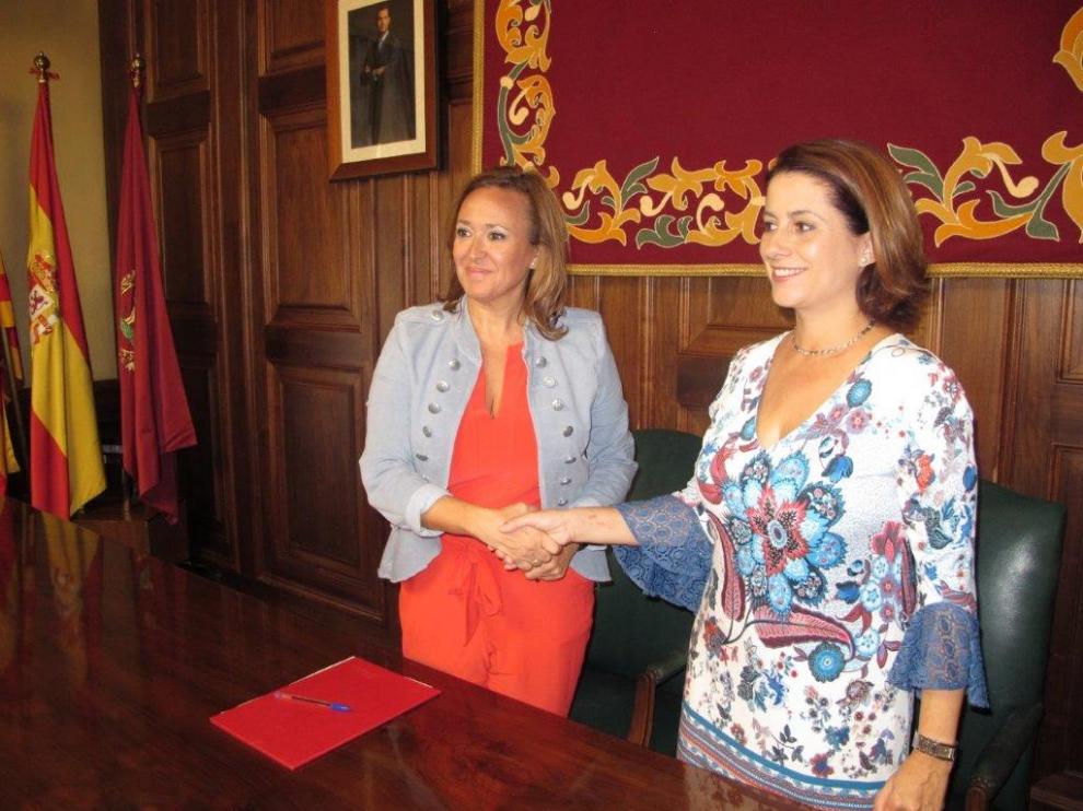 La alcaldesa de Teruel, Emma Buj, y la consejera de Presidencia y Relaciones Institucionales del Gobierno de Aragón, Mayte Pérez.