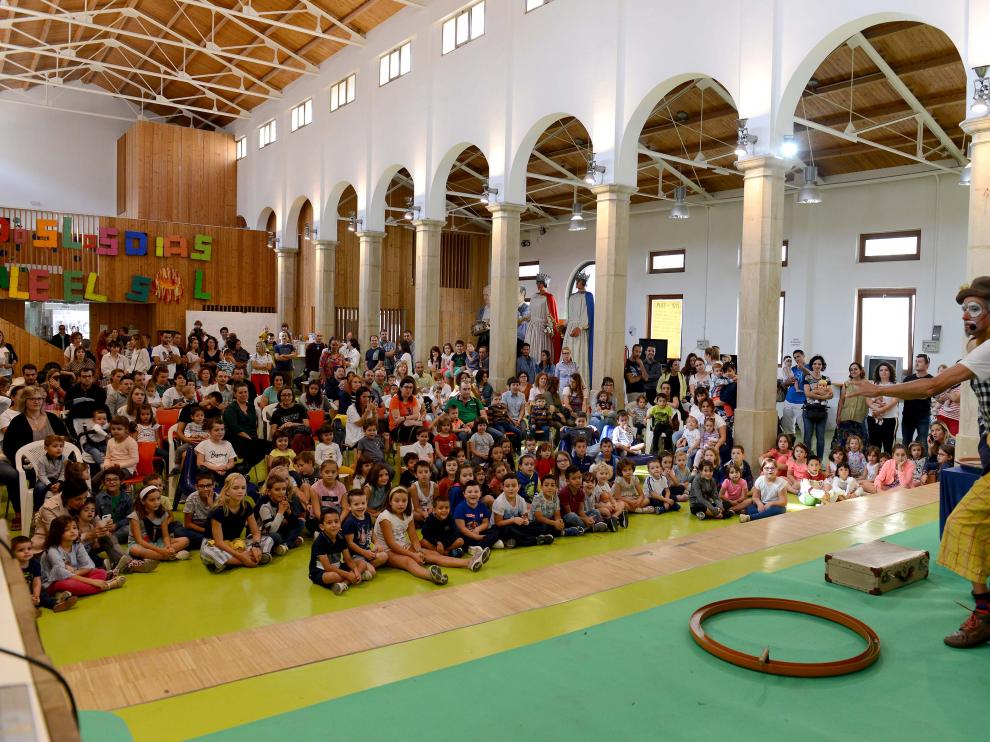 Decenas de niños y familiares acudieron el domingo a la inauguración del peque-club.