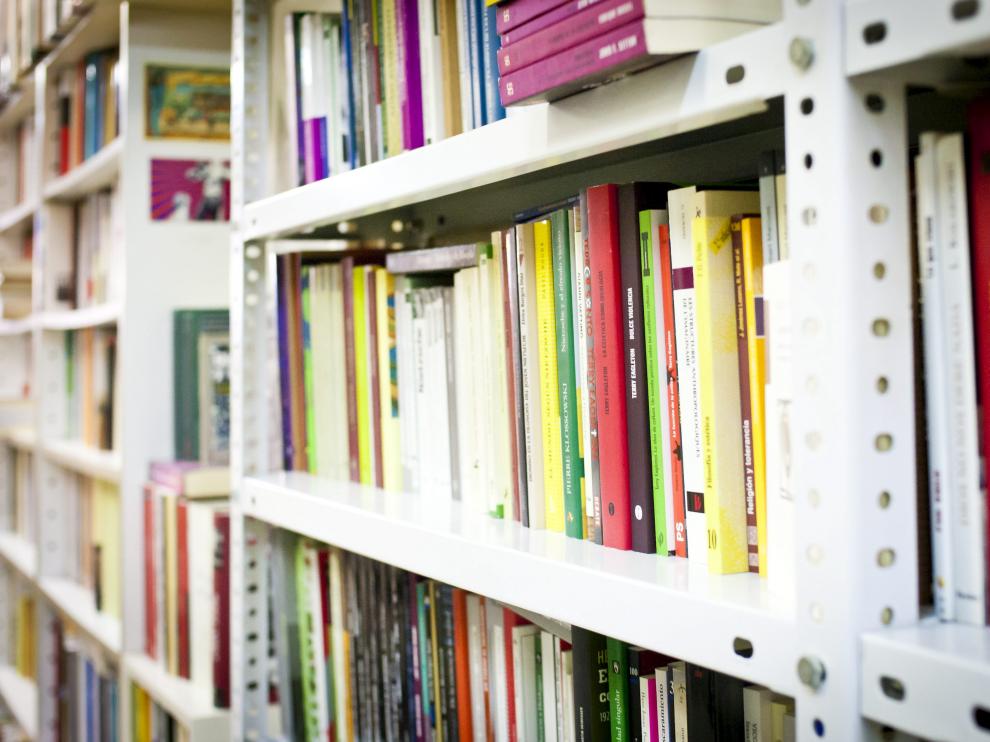 Los libreros tendrán que empezar a buscar las obras de los dos Nobel de este año.