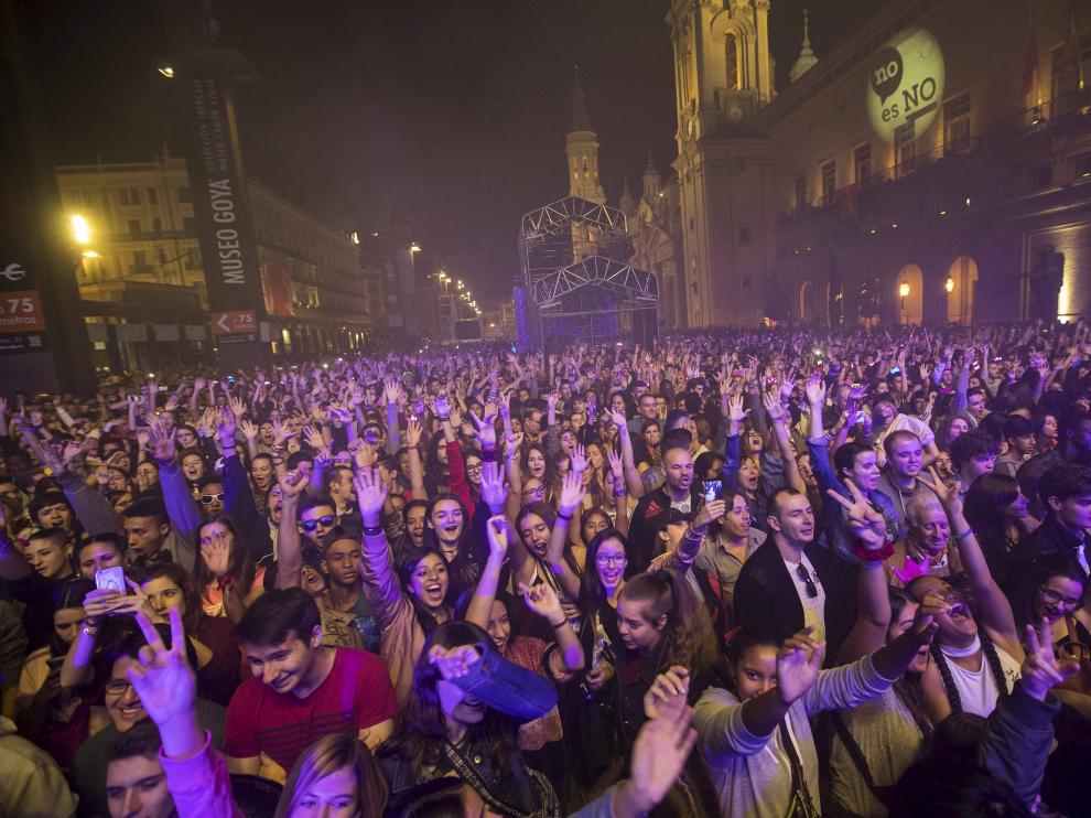 Fiesta de Máxima FM en la plaza del Pilar durante las Fiestas del Pilar de 2017
