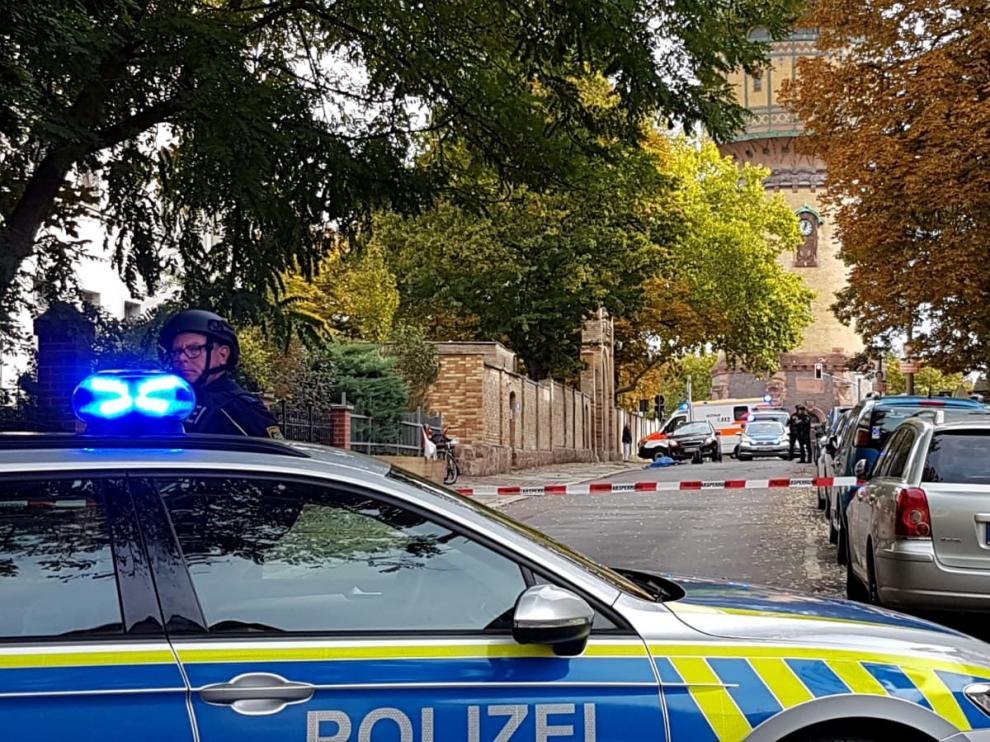 La policía en las inmediaciones del lugar de los asesinatos