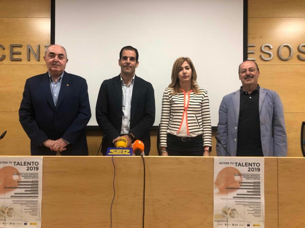 Manuel Rodríguez Chesa, Daniel Gracia, Belinda Pallás y José ANtonio Pérez. Foto. Presentación del programa Activa tu talento. Barbastro
