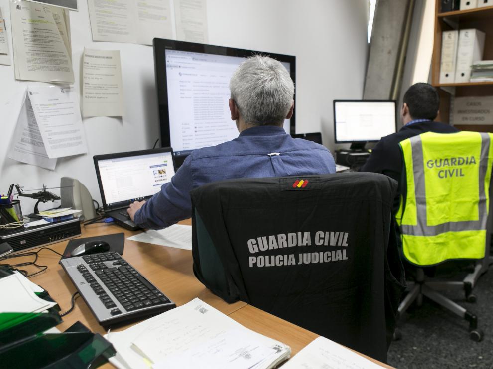 ARAGON Entrevista/ reportaje sobre delitos tecnológicos a un miembro del equipo de Patrimonio DE LA GUARDIA CIVIL / 22-02-2017 / FOTO: ARANZAZU NAVARRO