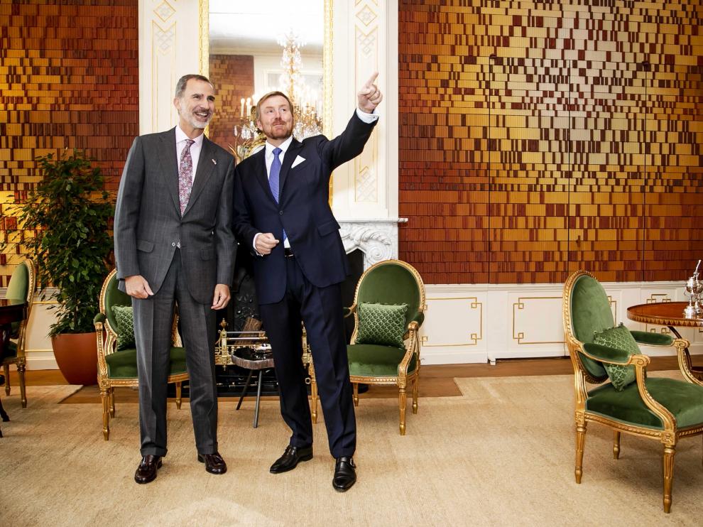 Los reyes de España y Holanda, Felipe VI y Guillermo Alejandro, este jueves en Ámsterdam.