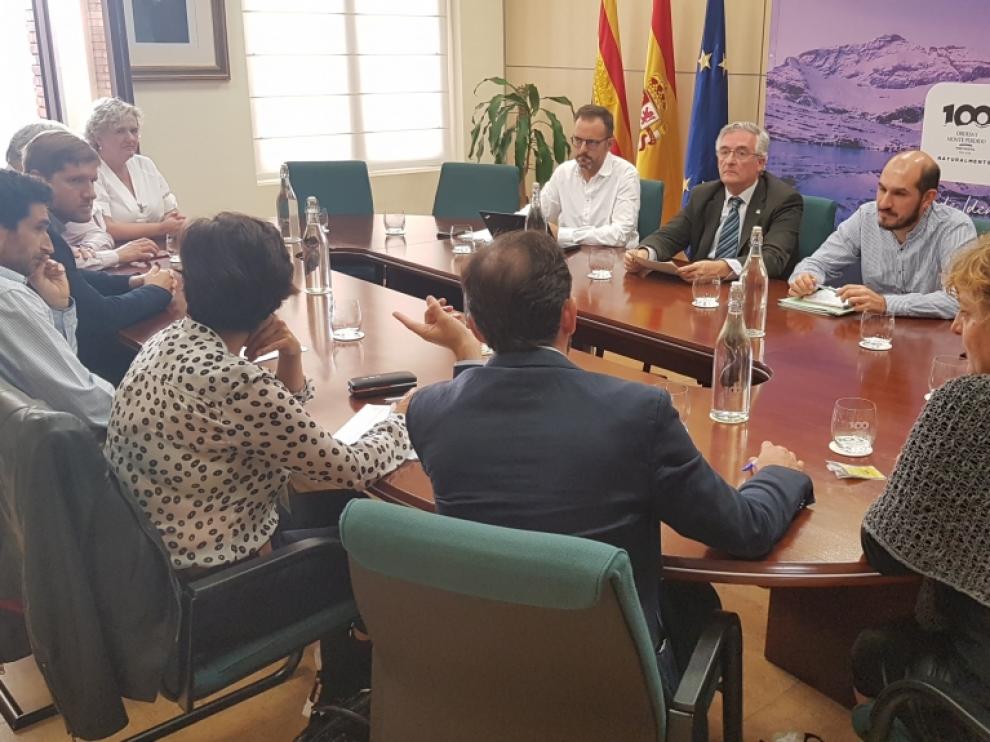 Reunión celebrada este jueves entre el consejero y los representantes de las comarcas pirenaicas.