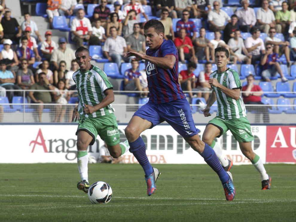 Partido Huesca. Racing de Santander /Foto Rafael Gobantes / 9-9-12