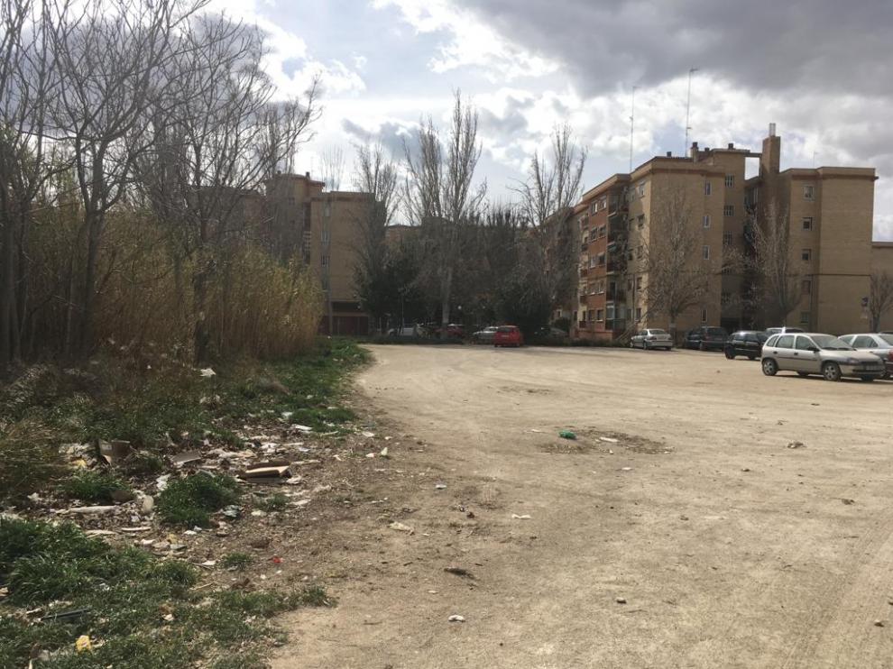 Solares vacíos en el barrio zaragozano de La Jota.