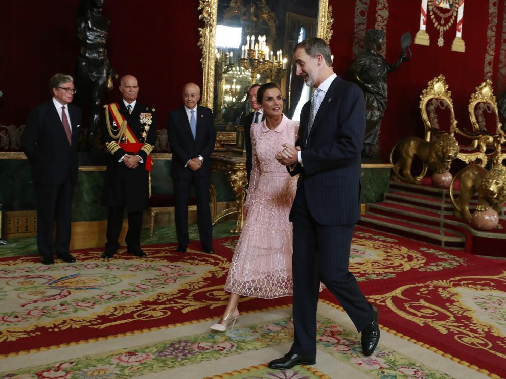 Besamanos en la recepción de los Reyes en el Palacio Real
