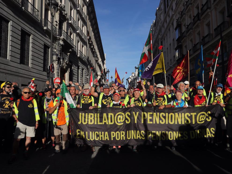 Protesta de los jubilados por unas pensiones dignas este martes en Madrid.
