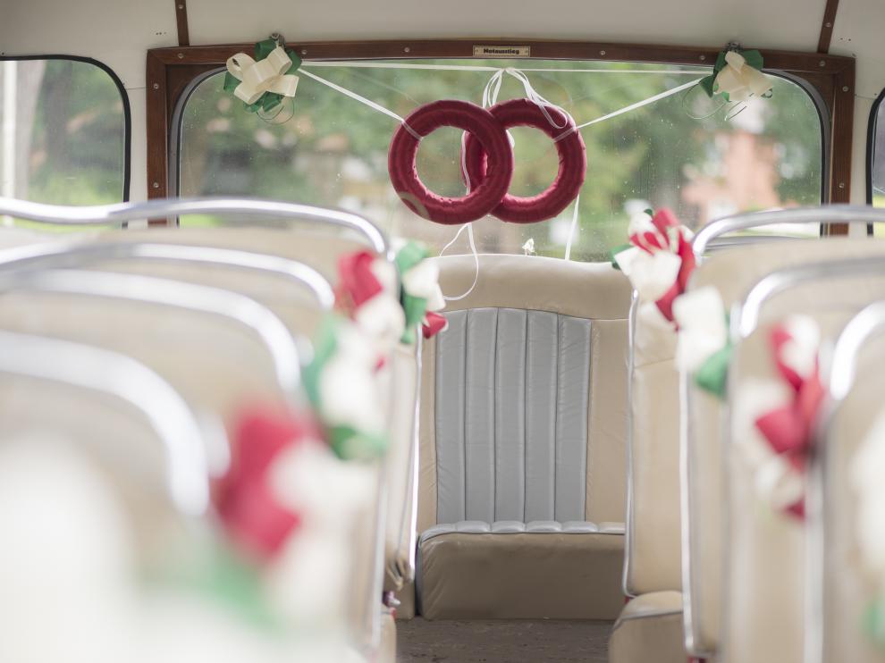 Una divertida manera de acudir a la boda.